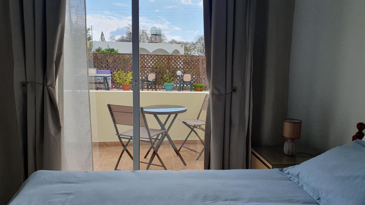Peaceful Apartment With Double Bed - Oak Breeze Paphos Exterior foto